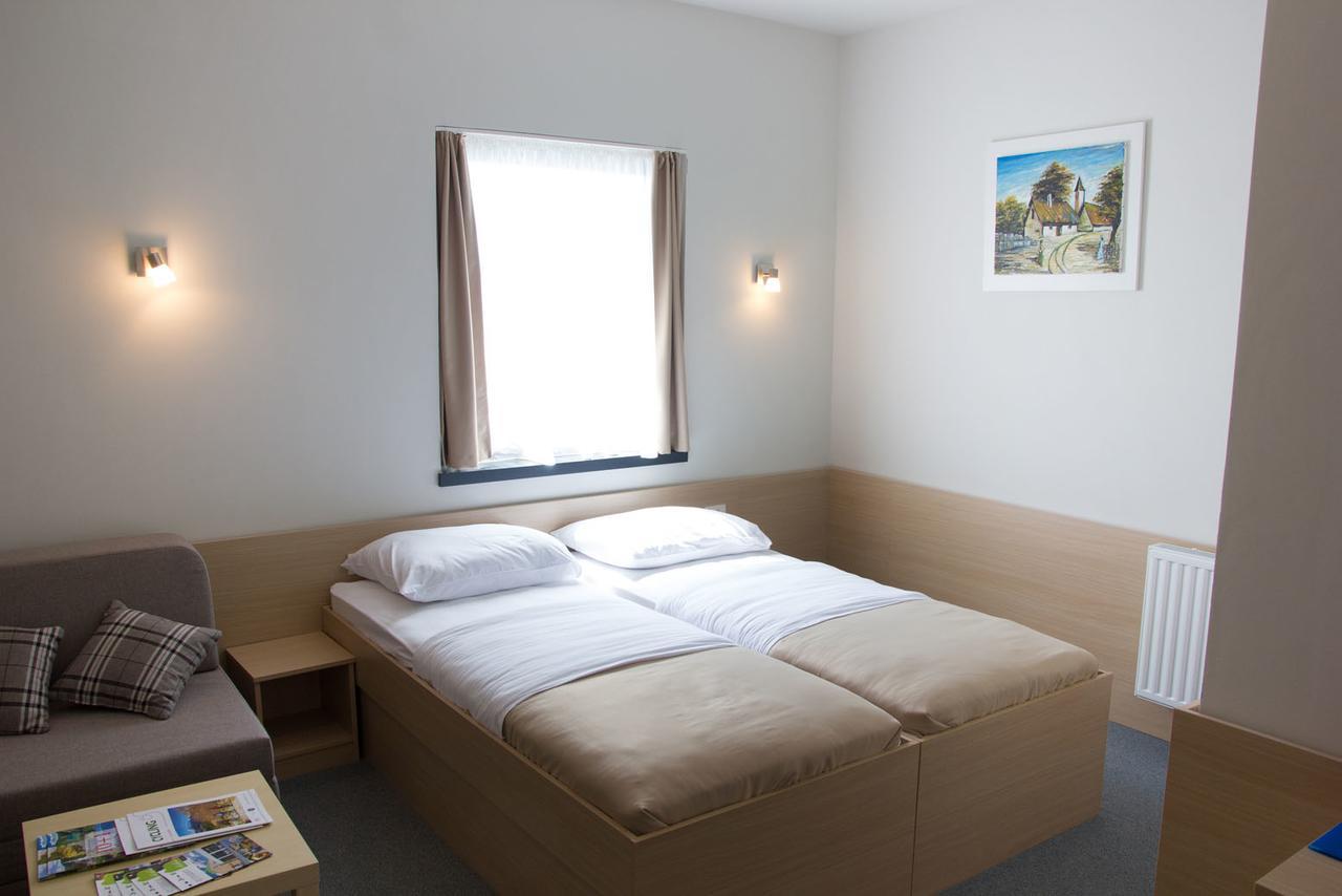 Hotel Lika Jug Brinje Екстер'єр фото