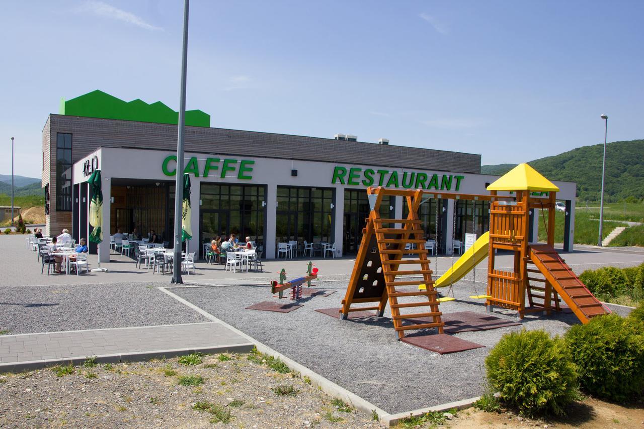 Hotel Lika Jug Brinje Екстер'єр фото