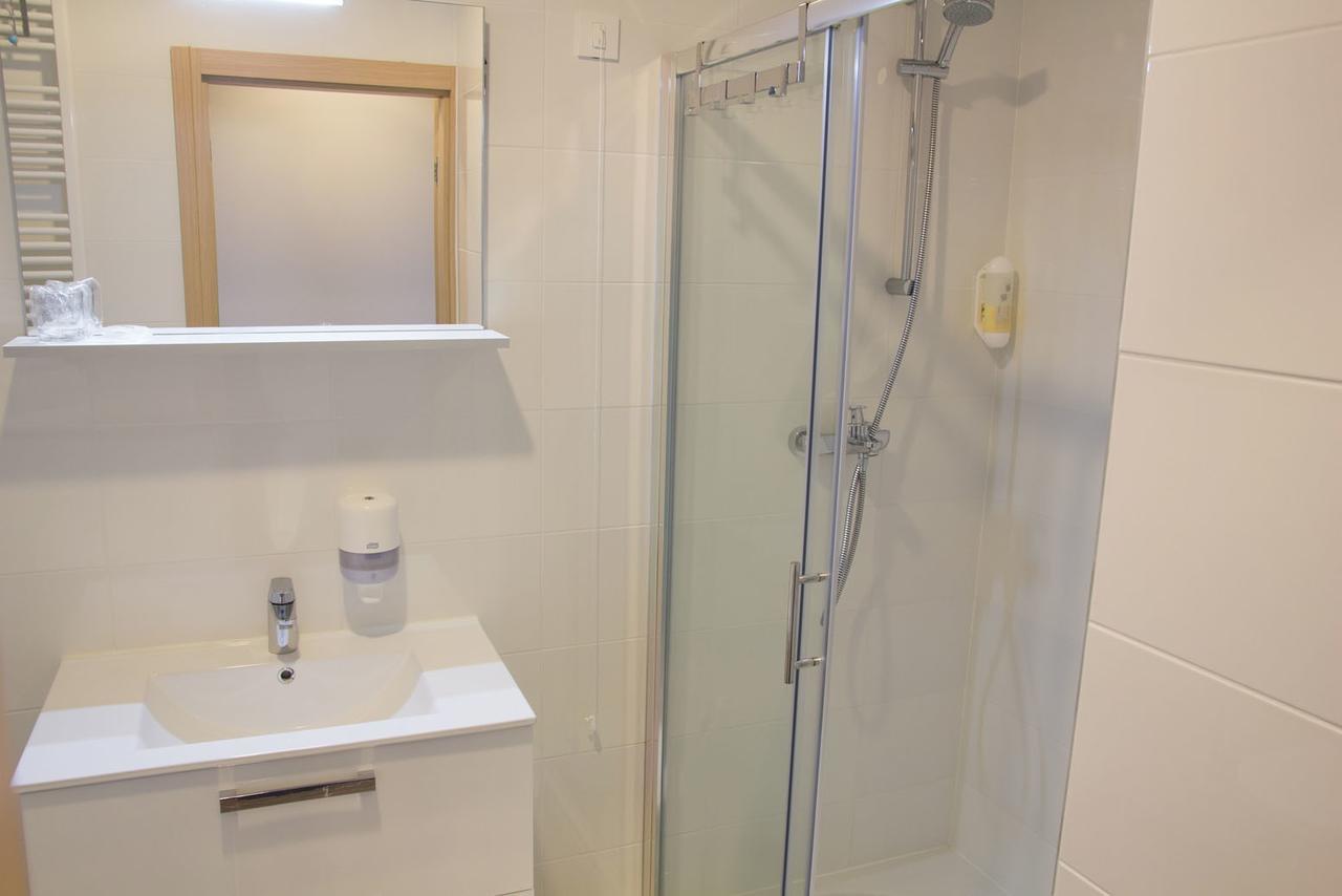 Hotel Lika Jug Brinje Екстер'єр фото