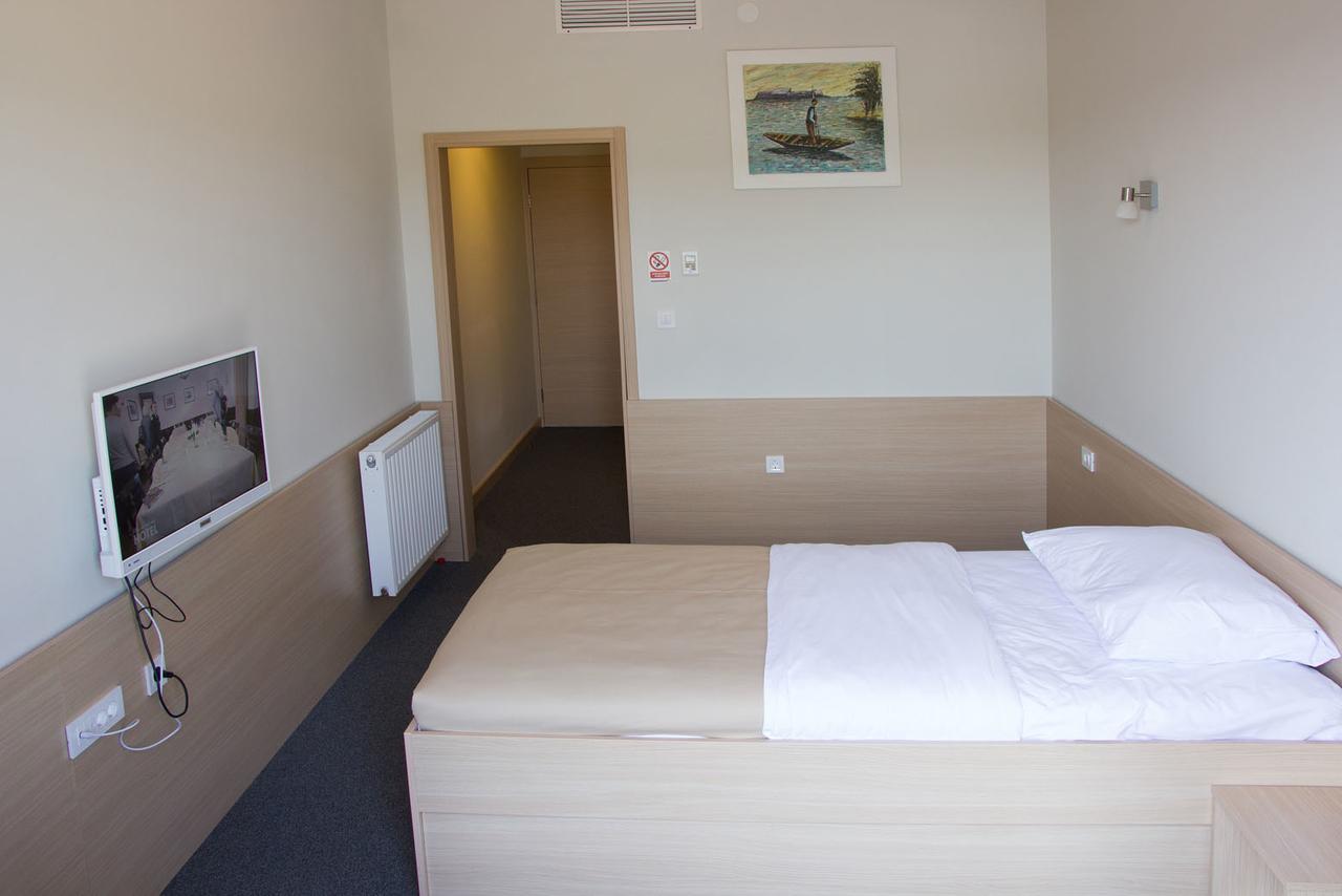 Hotel Lika Jug Brinje Екстер'єр фото