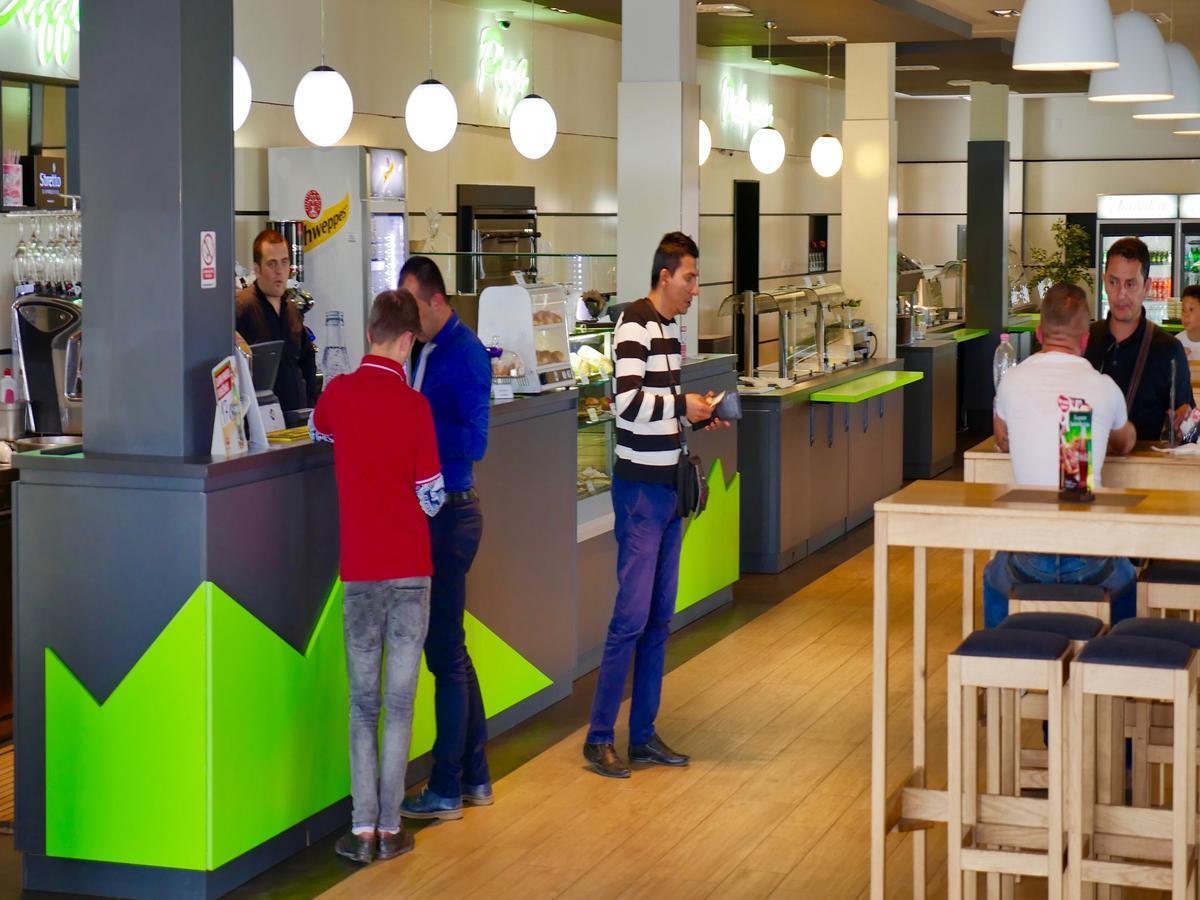 Hotel Lika Jug Brinje Екстер'єр фото