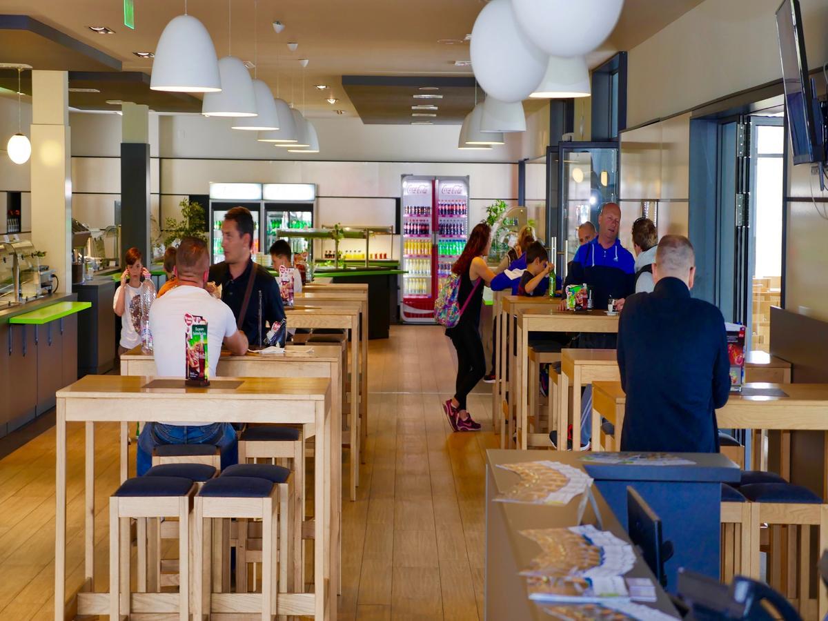 Hotel Lika Jug Brinje Екстер'єр фото