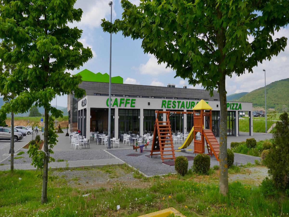 Hotel Lika Jug Brinje Екстер'єр фото