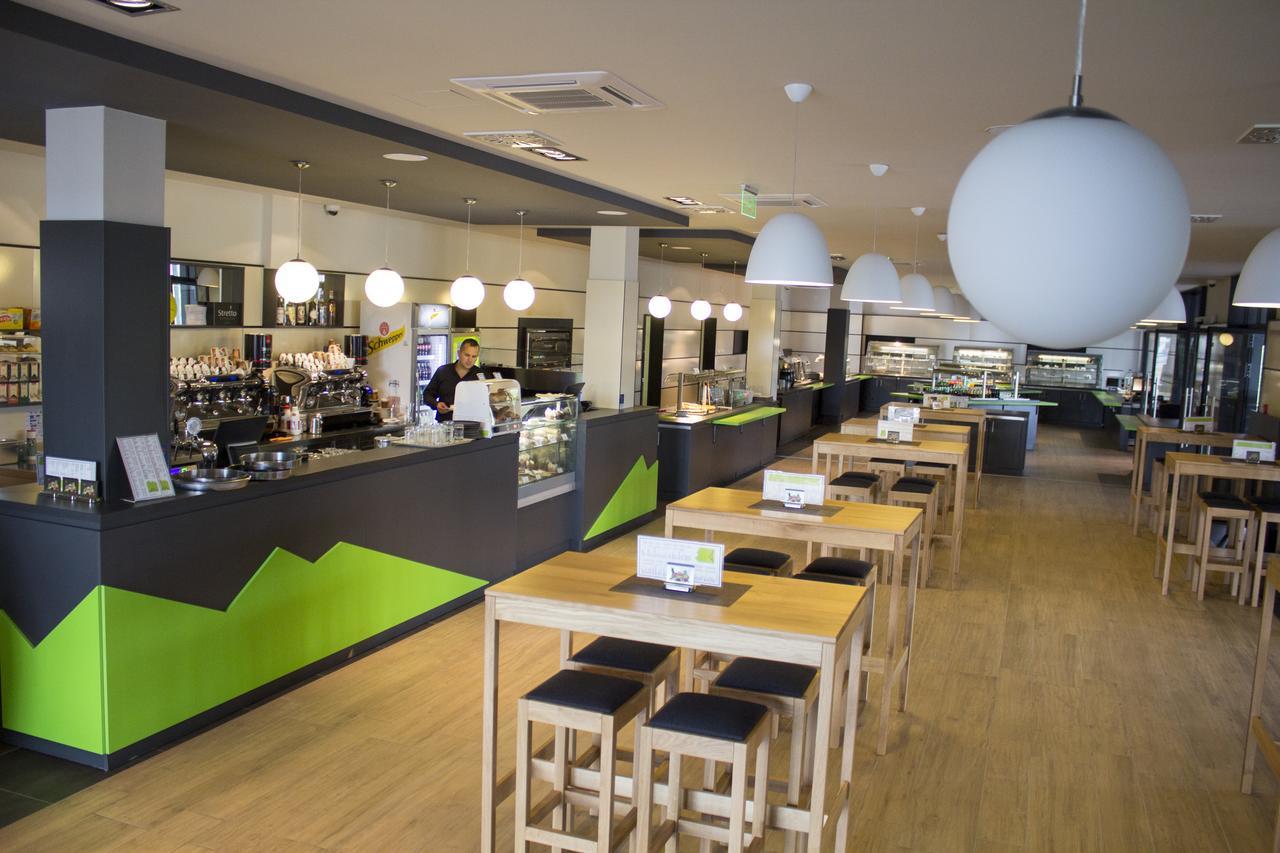 Hotel Lika Jug Brinje Екстер'єр фото